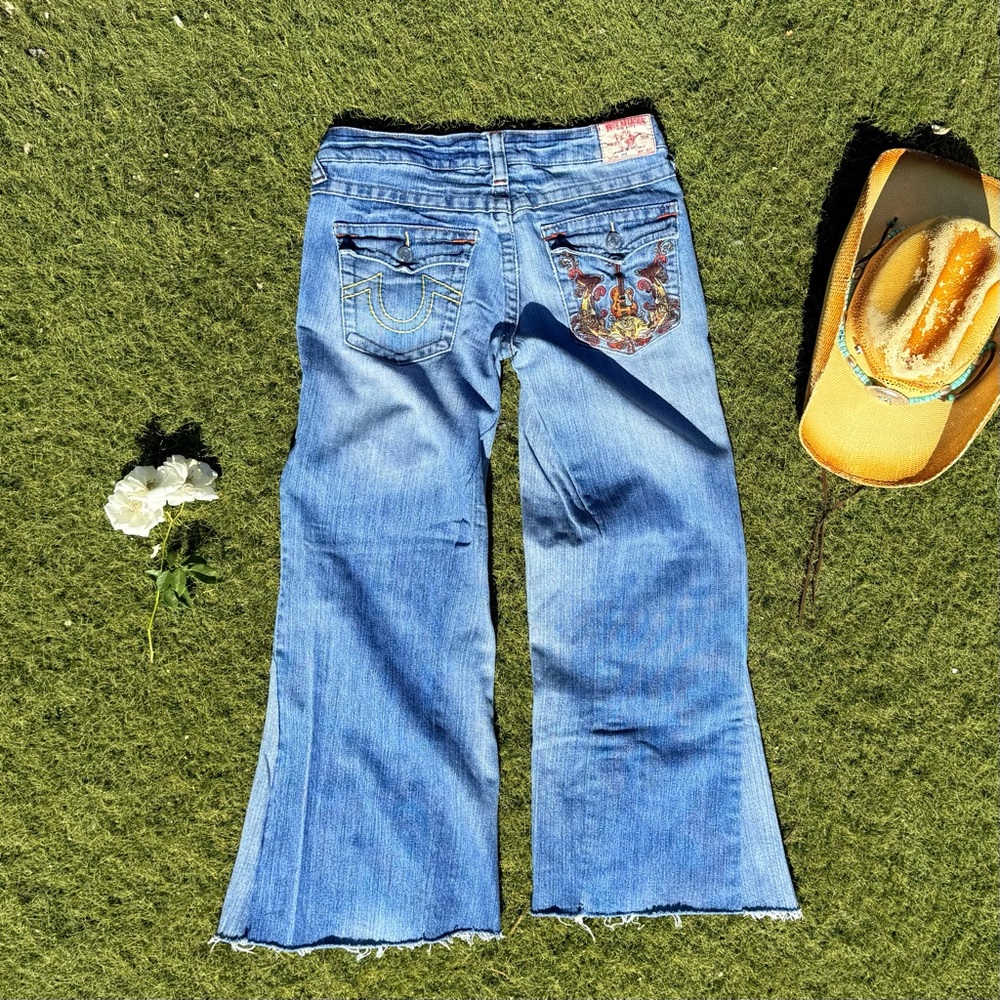 TRUE RELIGION JOLIE GUITAR EMBROIDERED REWORKED LOW RISE FLARE JEANS Y2K VINTAGE
